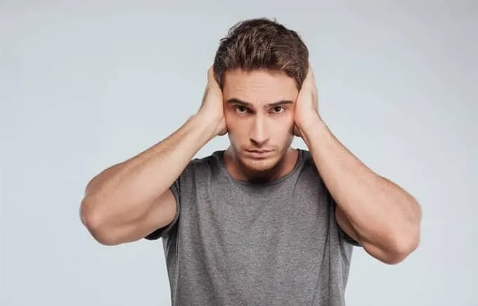 Εμβοές (Tinnitus): Τι Είναι το Βουητό στα Αυτιά